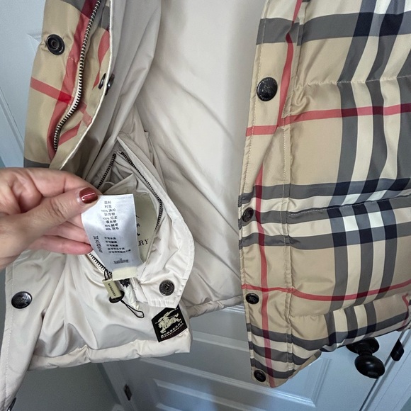 Burberry London Reversible Puffer Vest. - Picture 7 of 14
